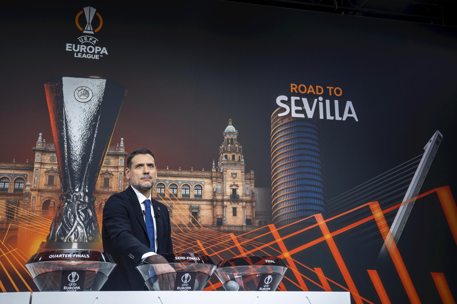 Palop, embajador de la UEFA, en uno de los sorteos de la actual Europa League.