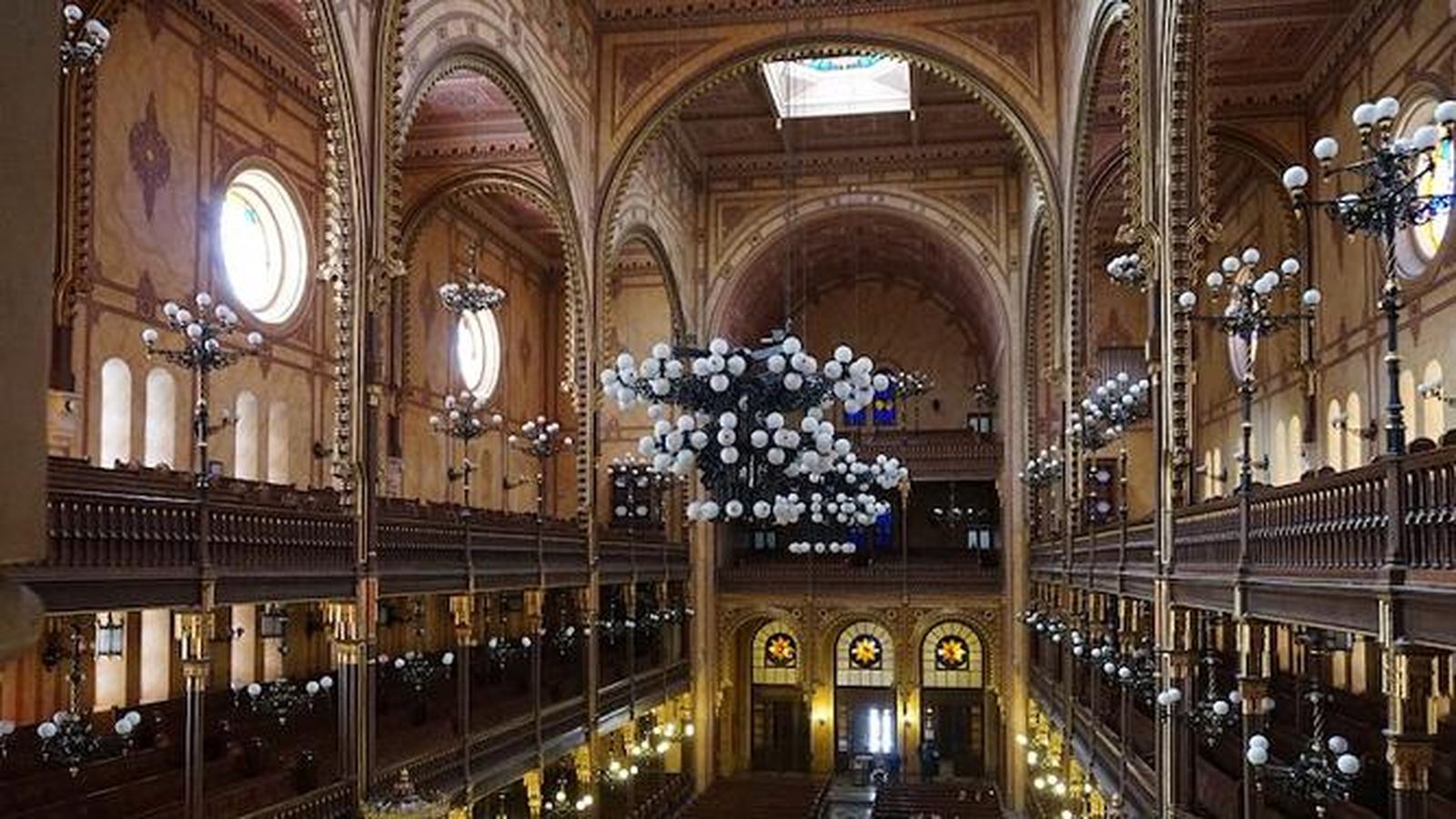 El interior de la Gran Sinagoga de Budapest