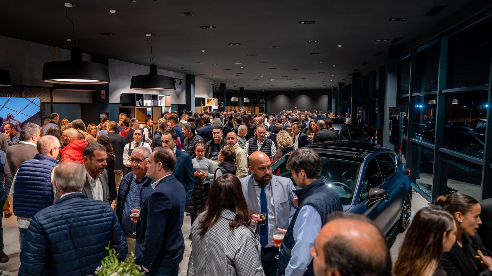 Una gran afluencia de invitados fueron testigo de esta presentación tan esperada.