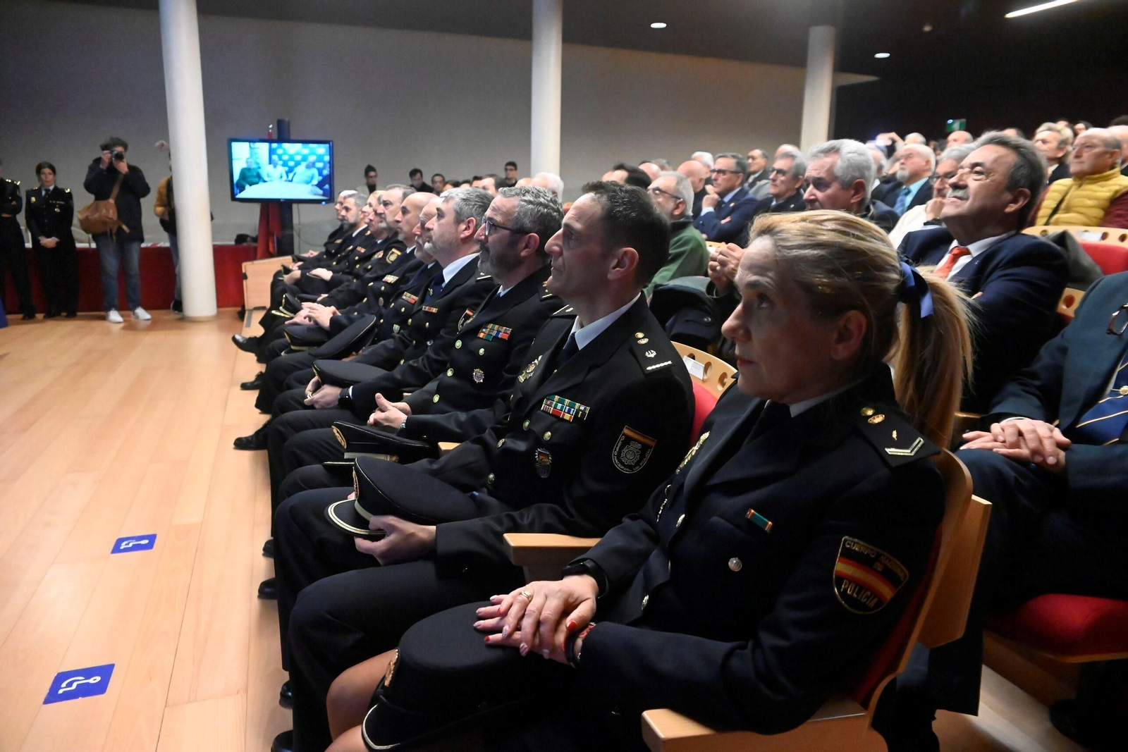 El homenaje de la Policia Nacional de Córdoba a sus agentes jubilados, en imágenes