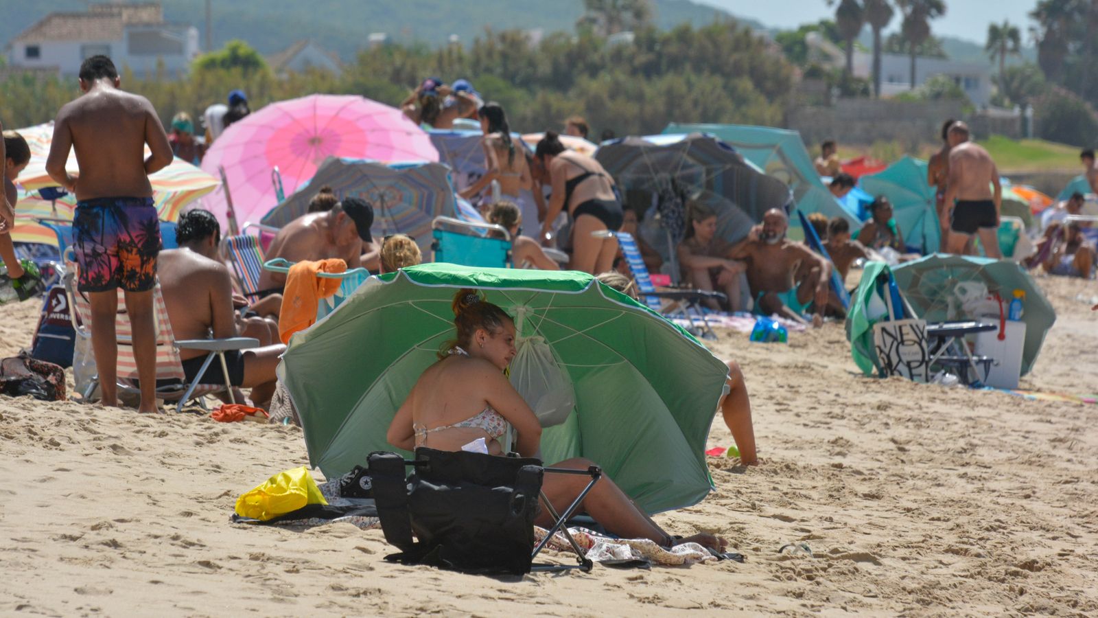 Día de sol y viento en la playa de Bolonia