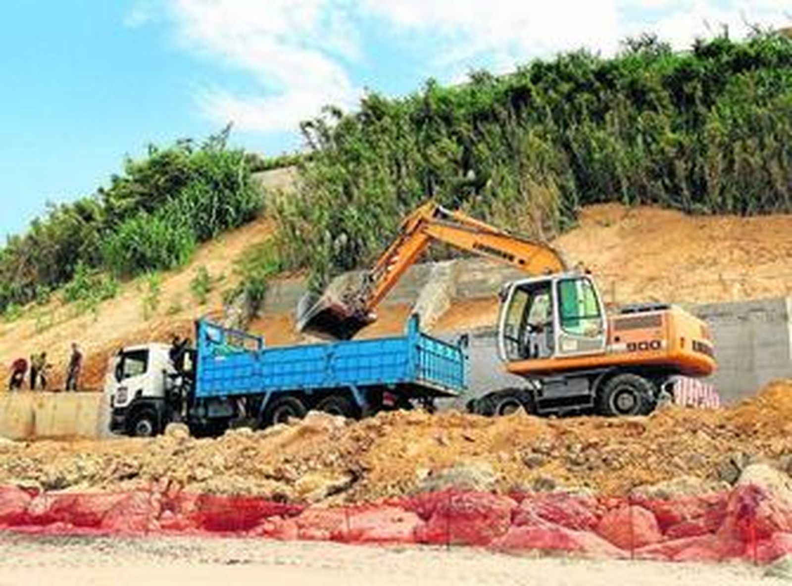 Una imagen de las obras que se ejecutan en el paseo marítimo de Santa Catalina.