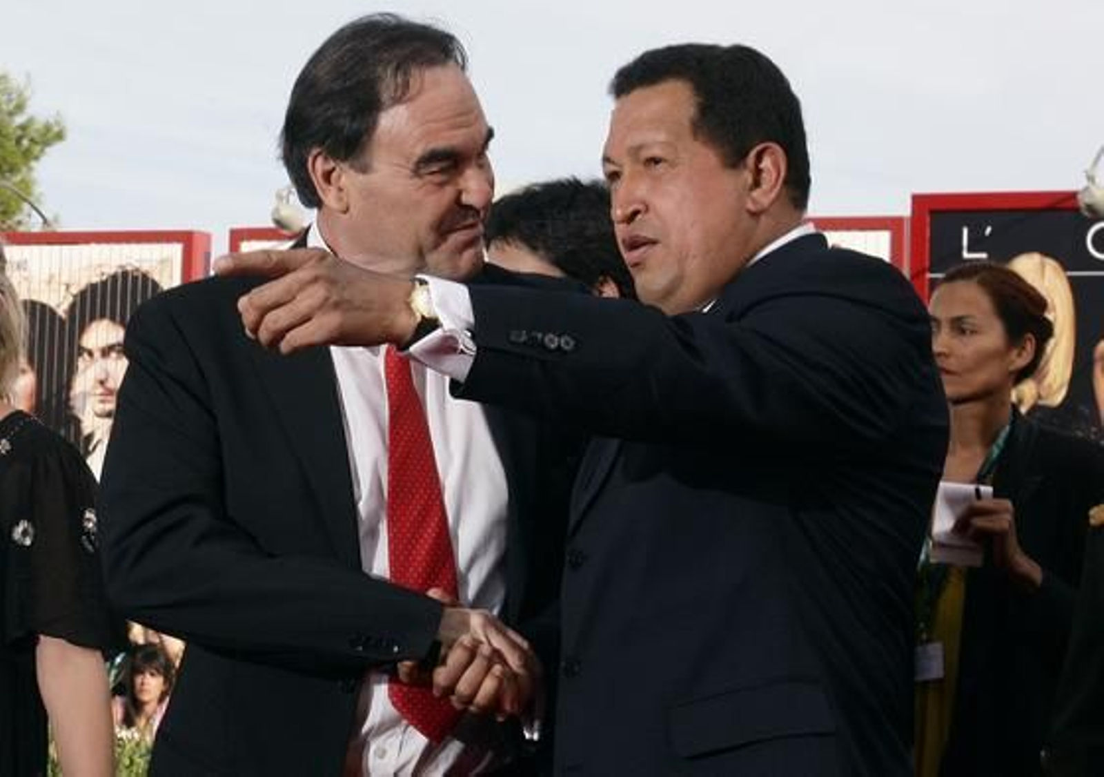 Chávez junto al director de cine simpatizante Oliver Stone.

Foto: Reuters