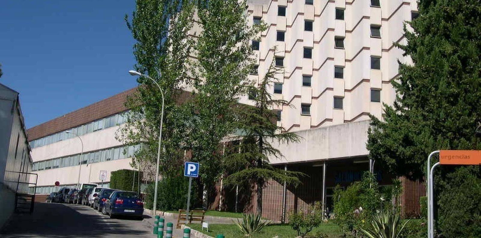 Entrada al Hospital de Cabra.