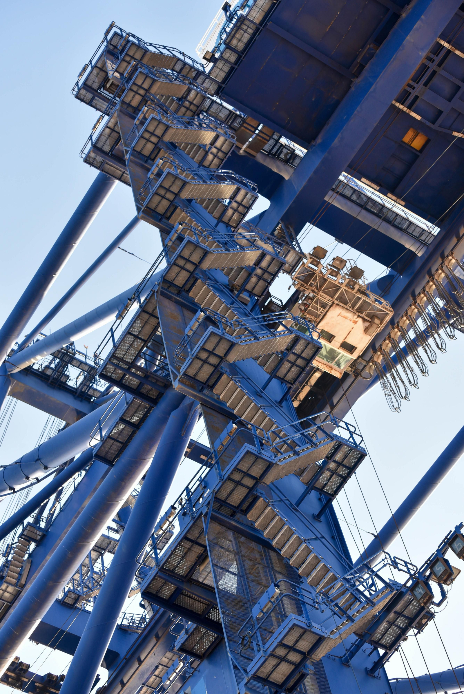 Proceso de recrecido de las grúas portacontenedores de TTI Algeciras