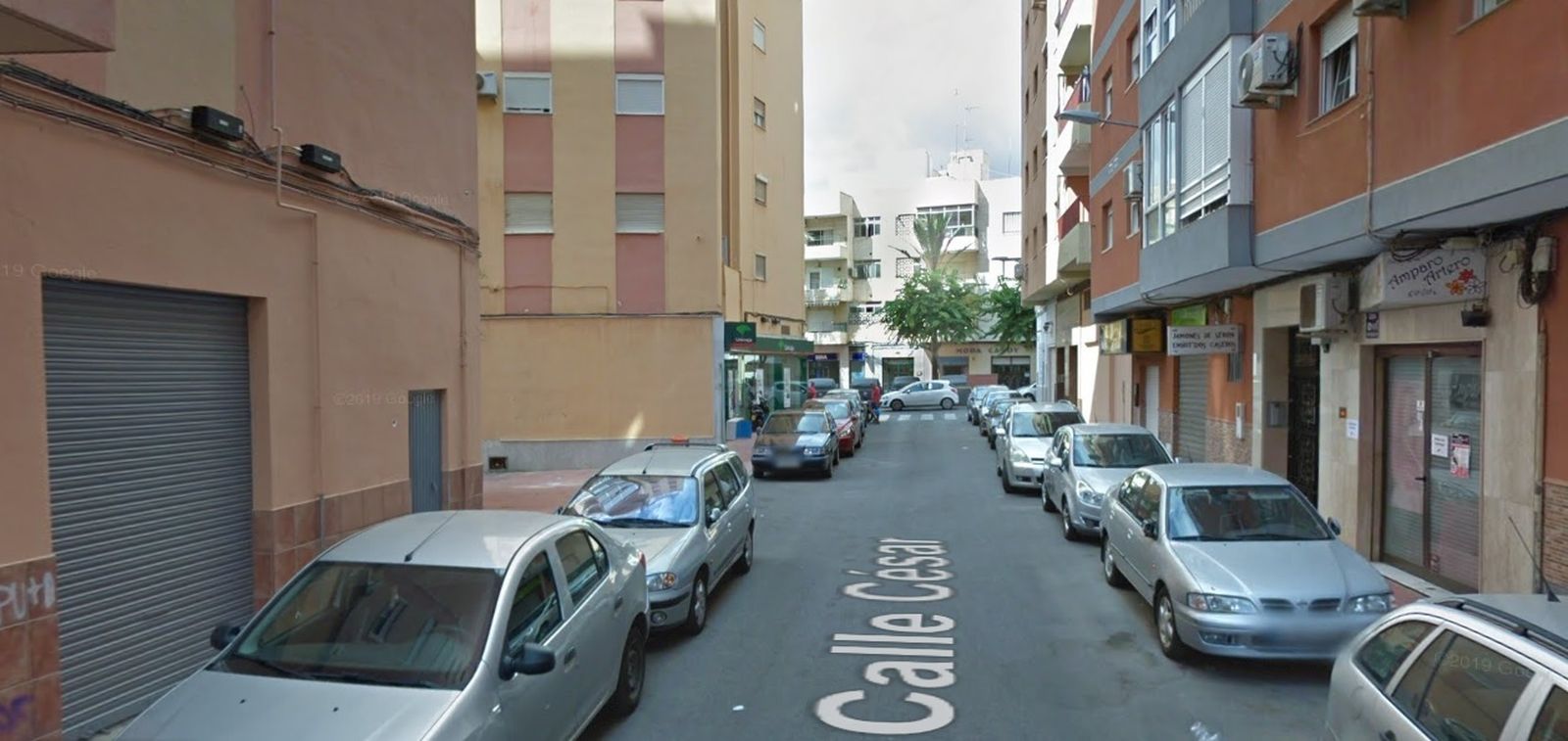 Un joven de 18 años pierde la vida en un incendio en la calle César de Almería