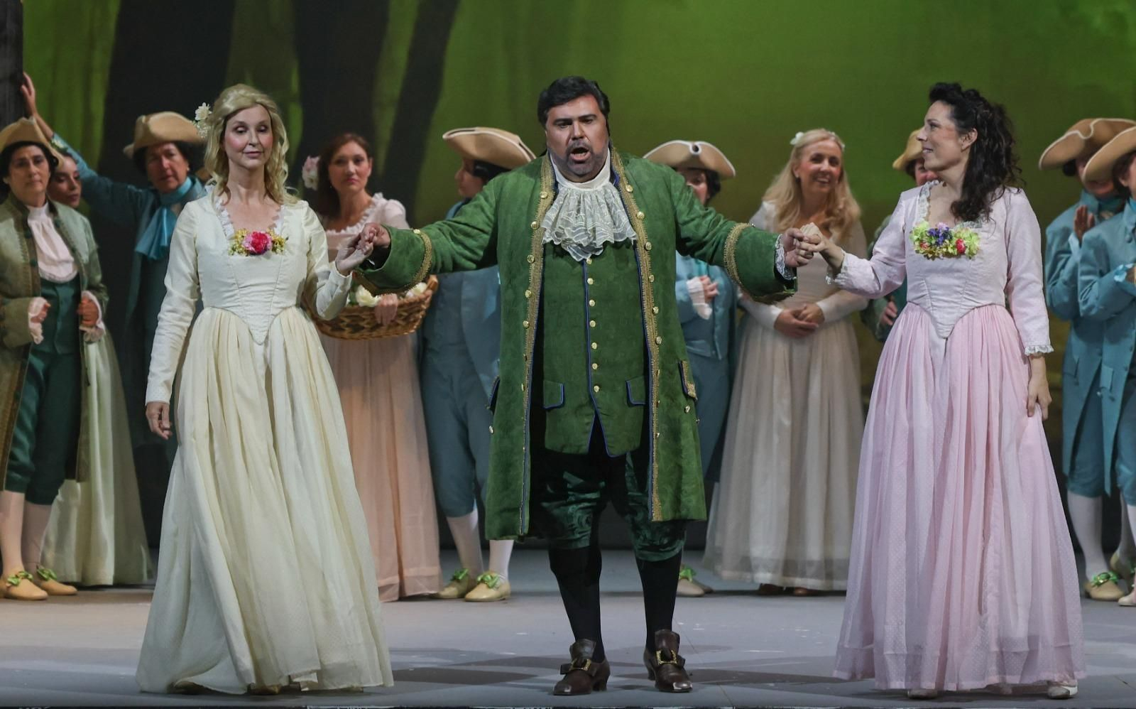 La versión de 'Manon Lescaut' que cierra la temporada lírica del Teatro Cervantes, en fotos