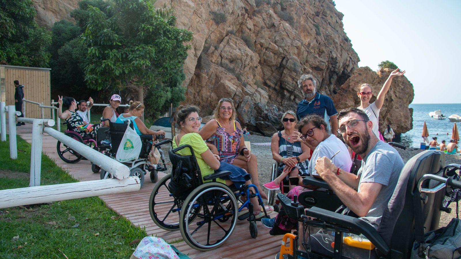Algunos de los participantes antes de empezar a poner el equipo de buceo