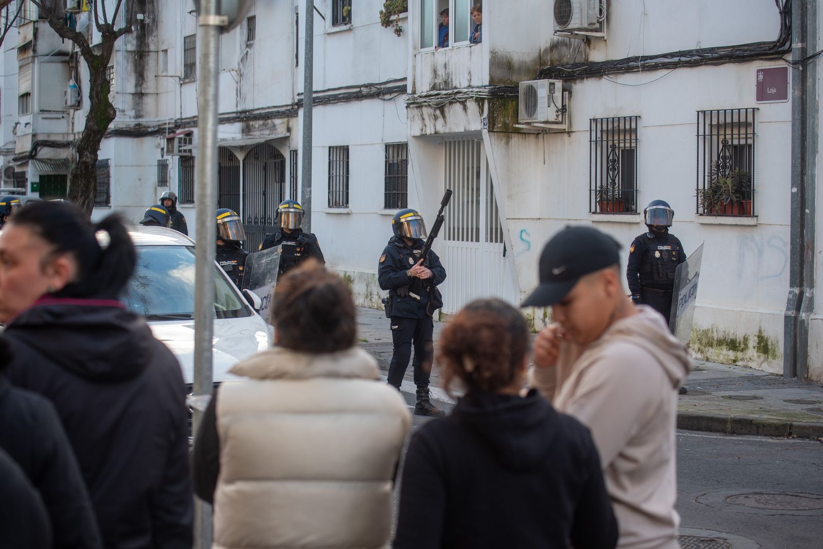 El despliegue policial en Sector Sur tras el apuñalamiento de un hombre, en imágenes