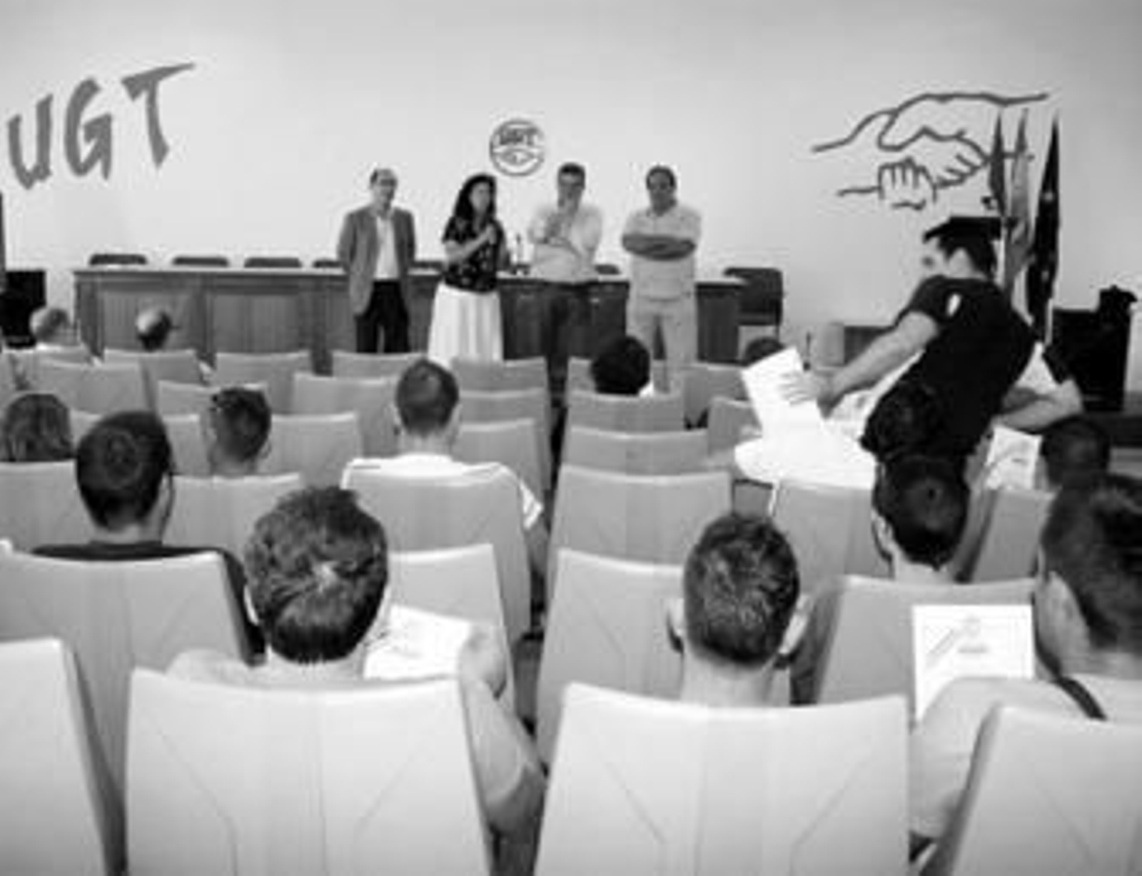 Responsables de UGT y el delegado provincial de Empleo, durante el acto de entrega de diplomas.