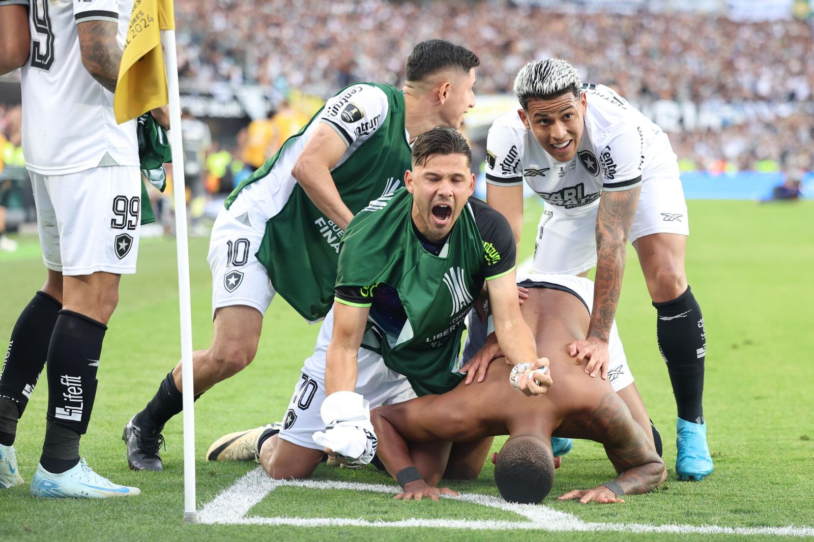 Las fotos de una final de la Libertadores histórica; Botafogo, campeón con 10, ante Atlético Mineiro