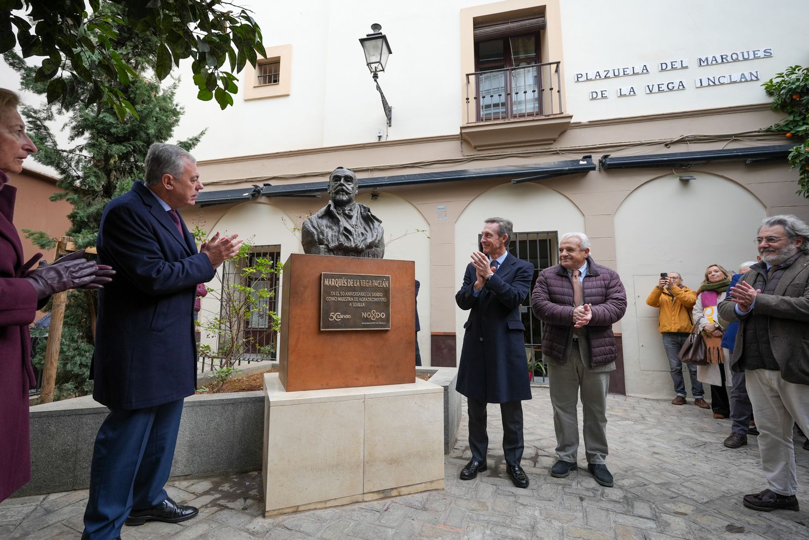 La inauaguración del busto del marqués de la Vega-Inclán.