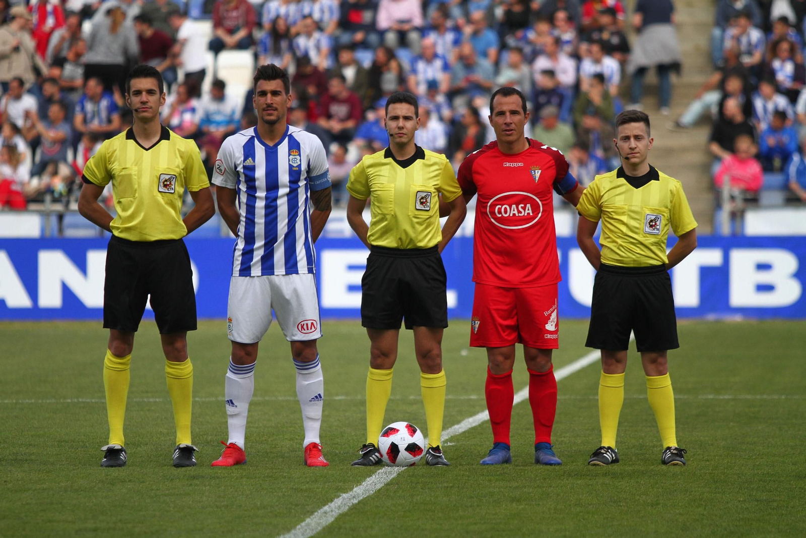 Ambientazo en las gradas del Recreativo de Huelva y el San Fernando
