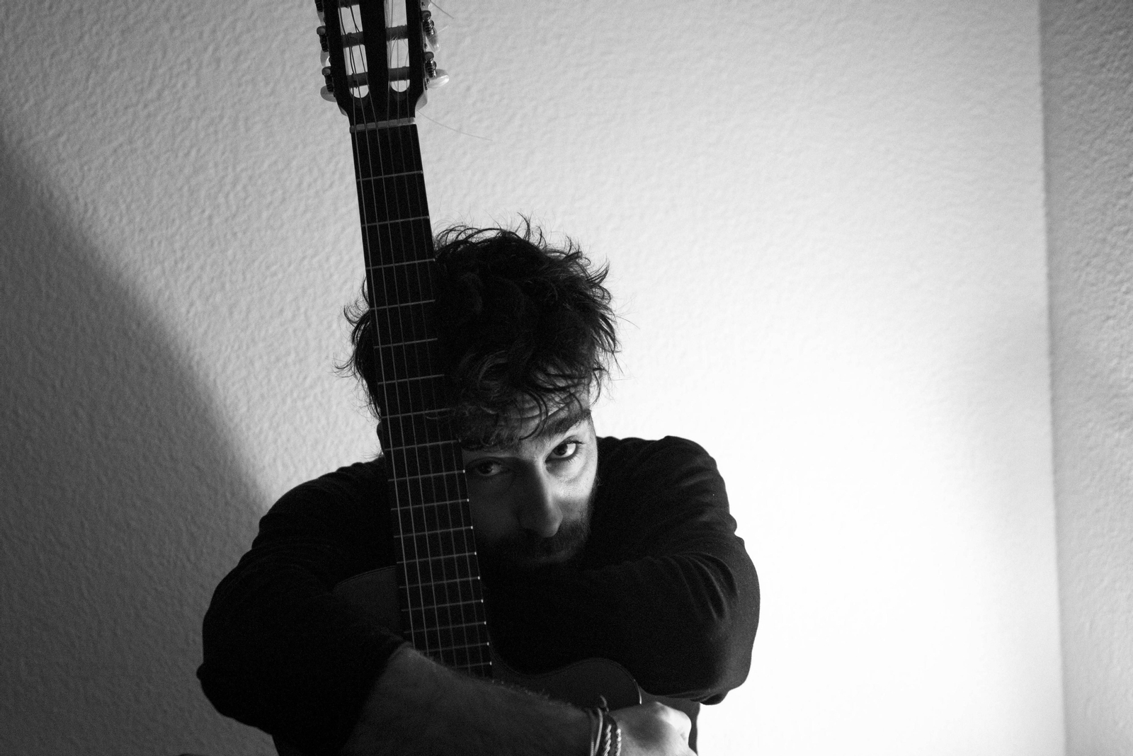 El artista homenajea a su compañía.