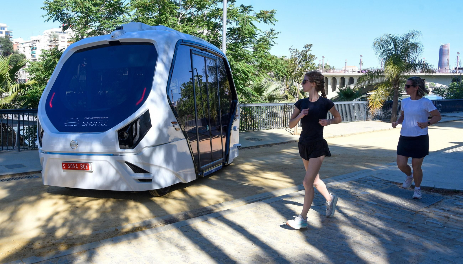 Las fotos de la presentación de la lanzadera autónoma del Puerto de Sevilla