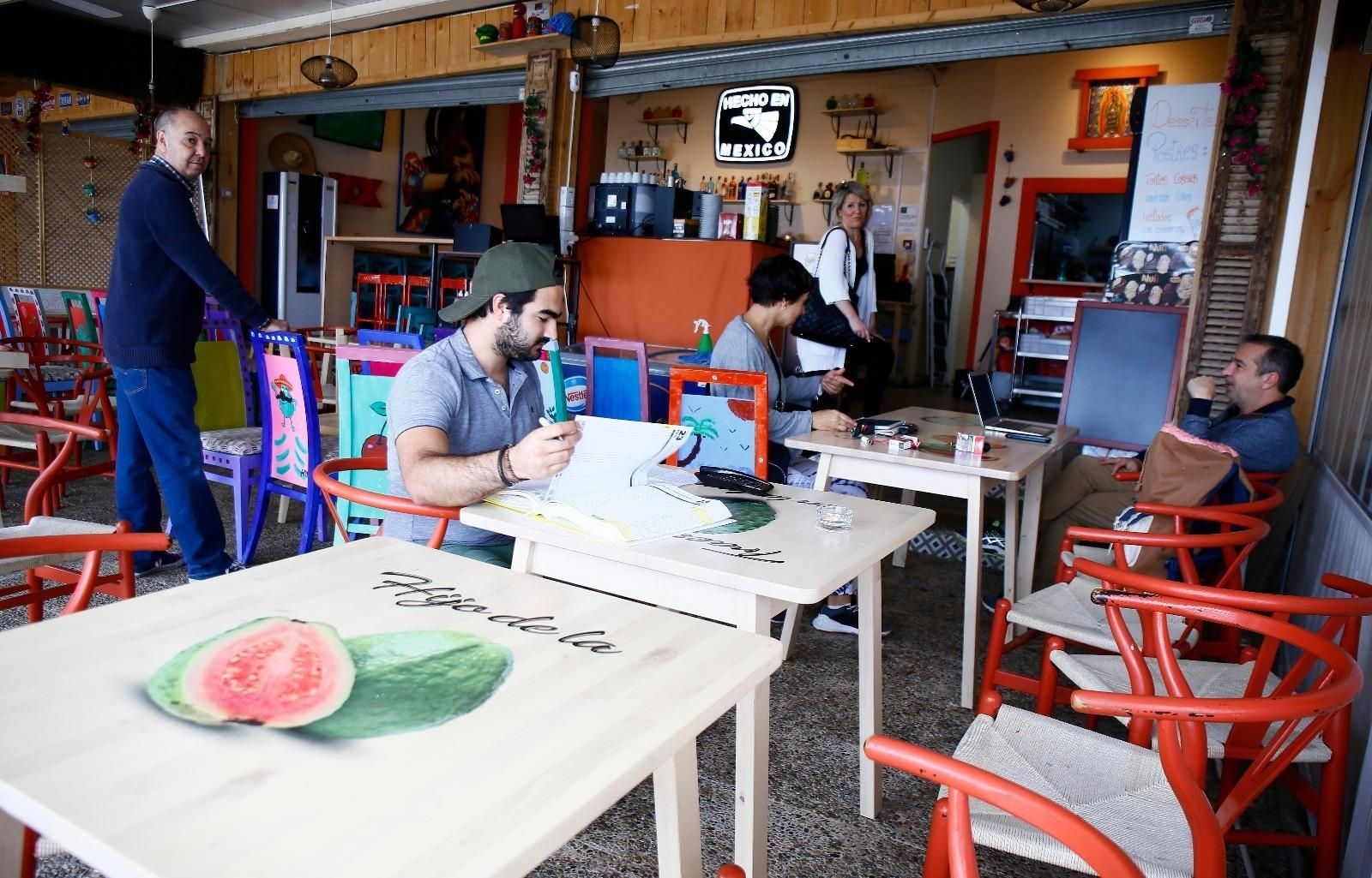 Cuenta atrás para abrir los bares este lunes en Málaga