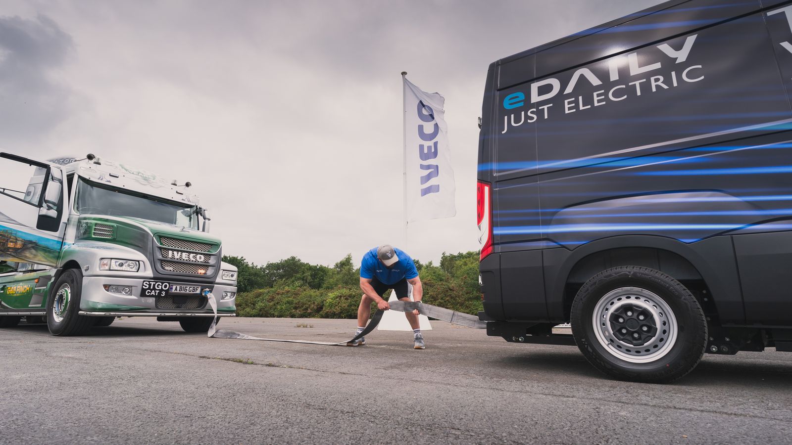 La eDaily está homologada para remolcar 3,5 toneladas pero, en este caso, multiplicó por más de 40 esa cifra.