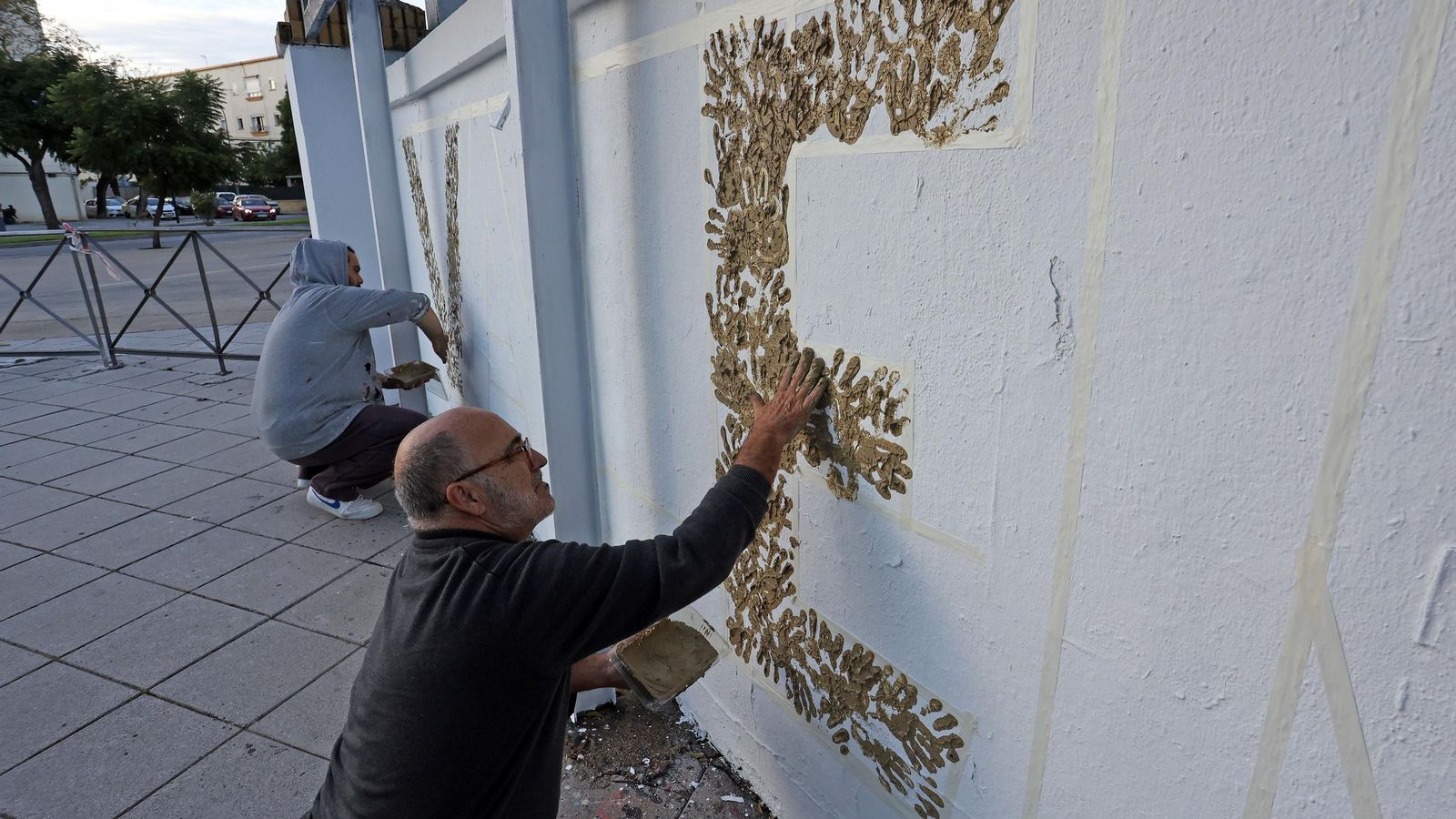 Imágenes del grafiti 'Valentía' en homenaje a las víctimas de la DANA