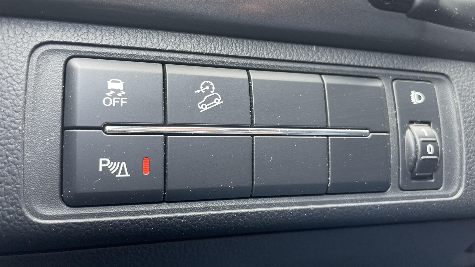 La dotación de ayudas a la conducción no es tan abundante como en turismos o SUV, pero sí es más que suficiente. La dotación de ayudas a la conducción no es tan abundante como en turismos o SUV, pero sí es más que suficiente.