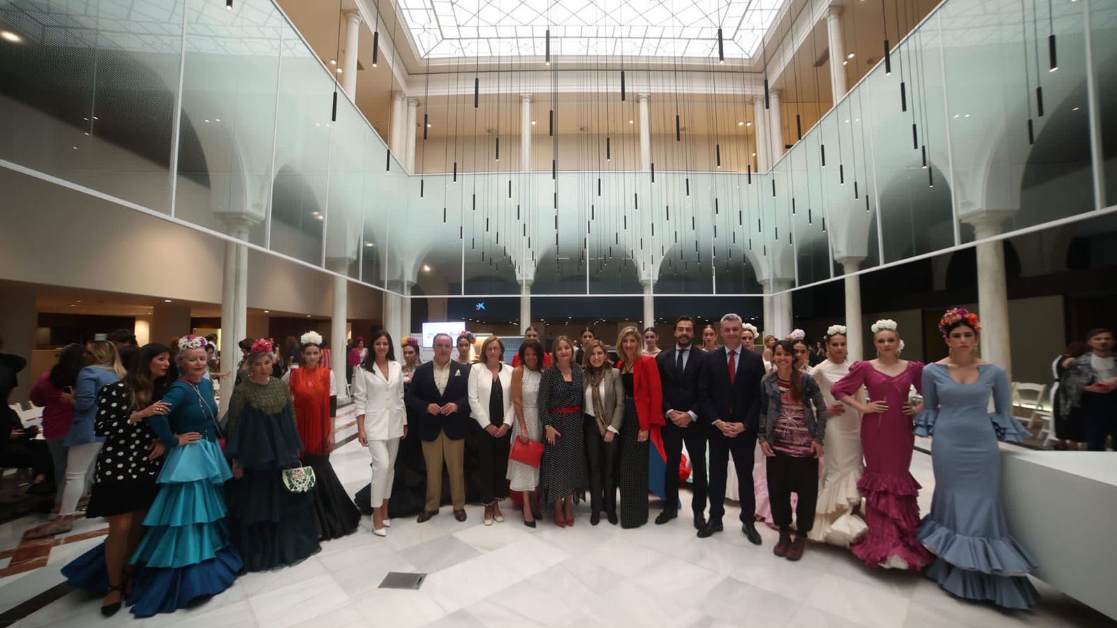 Imagen final del encuentro 'CaixaBank se viste de flamenca'.