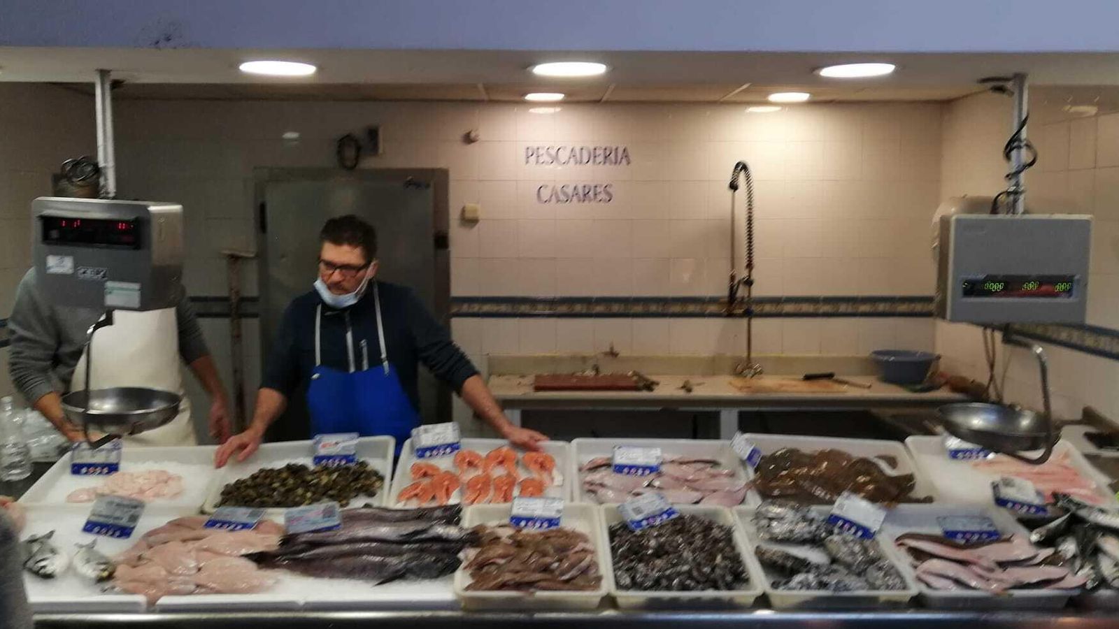 Pescadería Caseres, en la Plaza de Abastos de Puerto Real, este miércoles