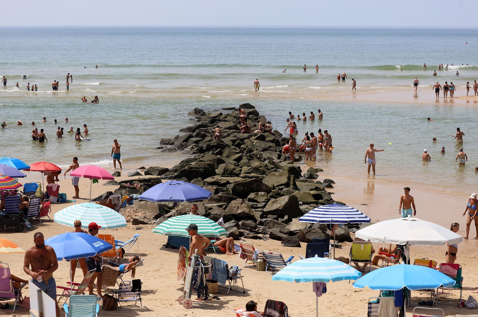 Imágenes del caluroso día en la playa de Matalascañas