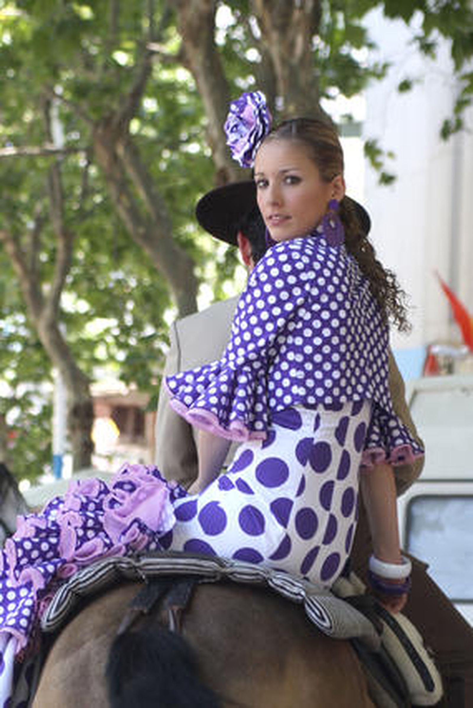 Los algecireños viven intensamente la jornada del sábado en la Feria. 

Foto: Vanessa Perez