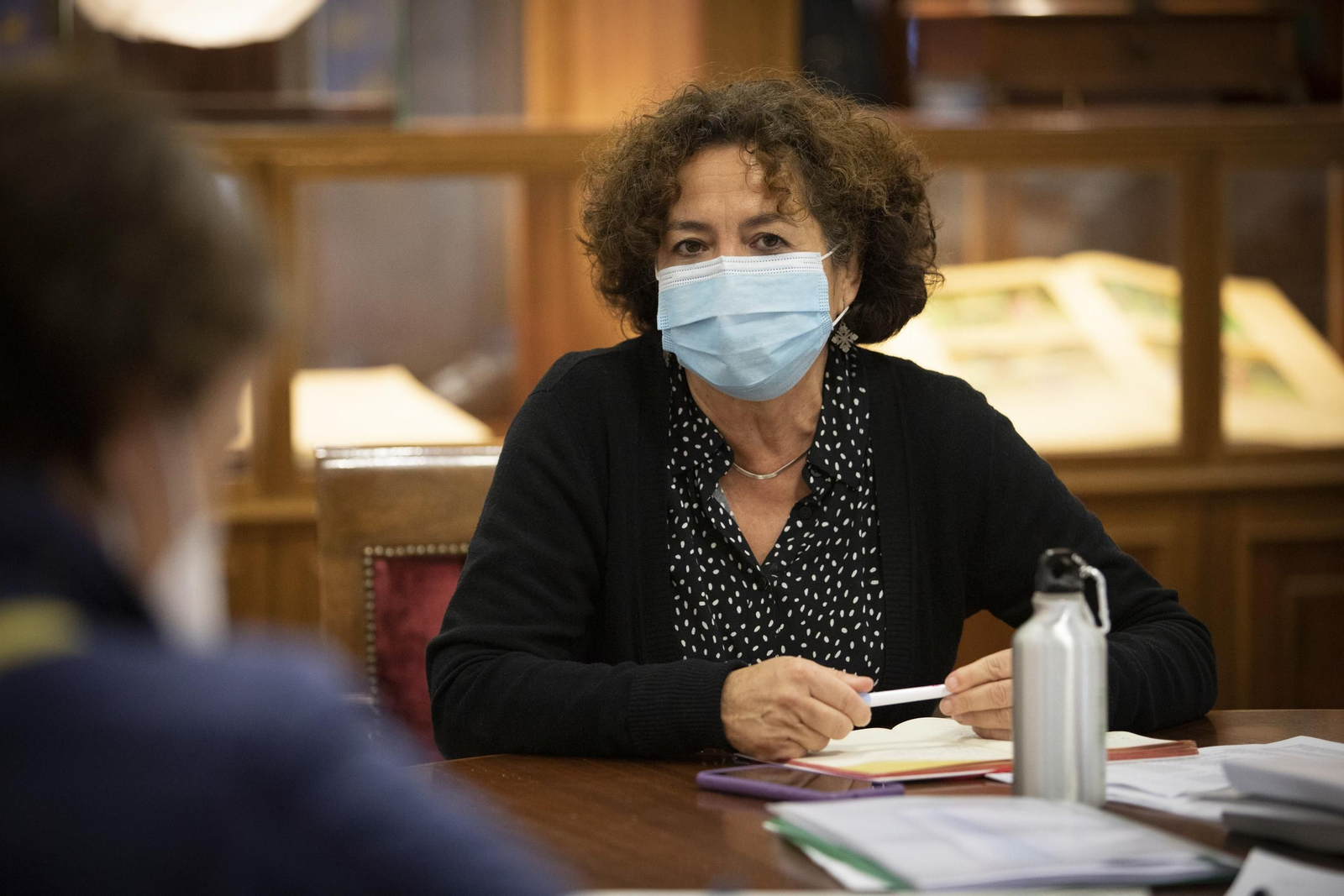 Pilar Aranda, durante la entrevista en su despacho en el Hospital Real.