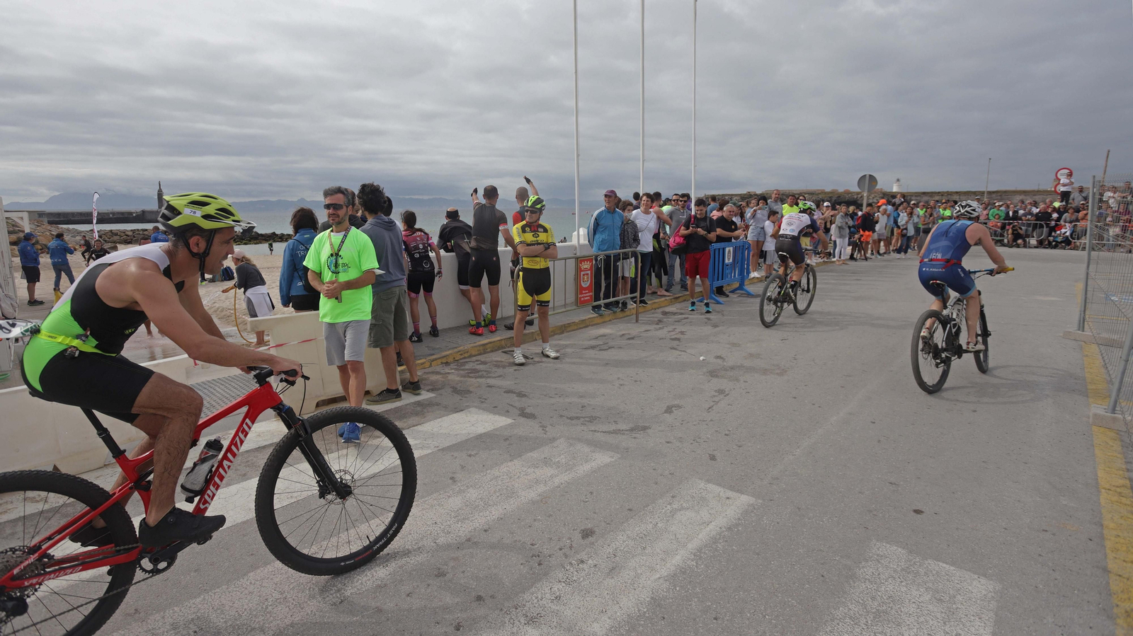 Fotos del I Triatlón Cros del Viento en Tarifa