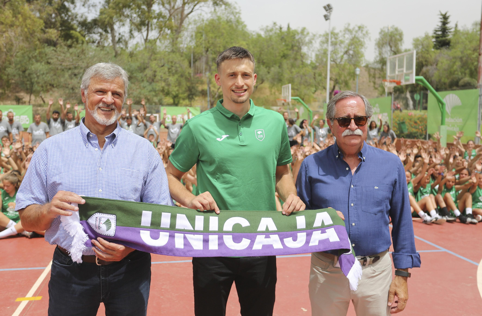 Las fotos de la presentación de Aleksa Avramovic