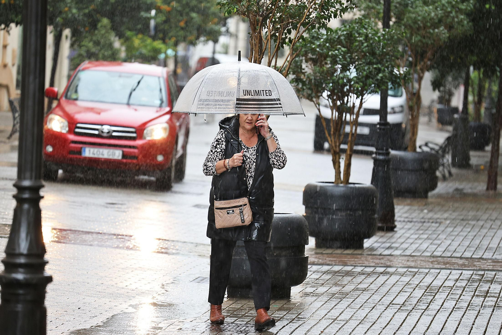 Imágenes de la lluviosa mañana en Huelva