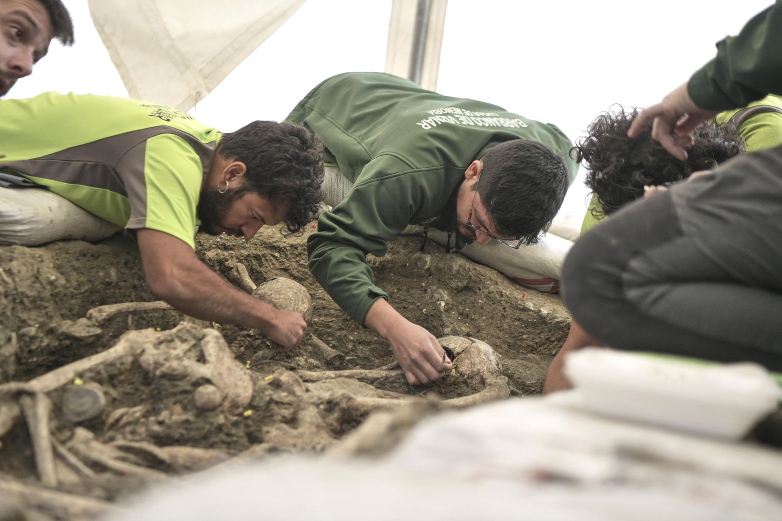 La tercera campaña de exhumaciones en el Barranco de Víznar, en imágenes