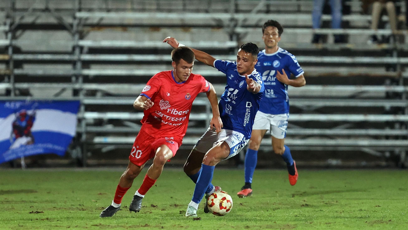 Imágenes del Xerez DFC contra la Deportiva Minerva en el Pedro Garrido de Jerez