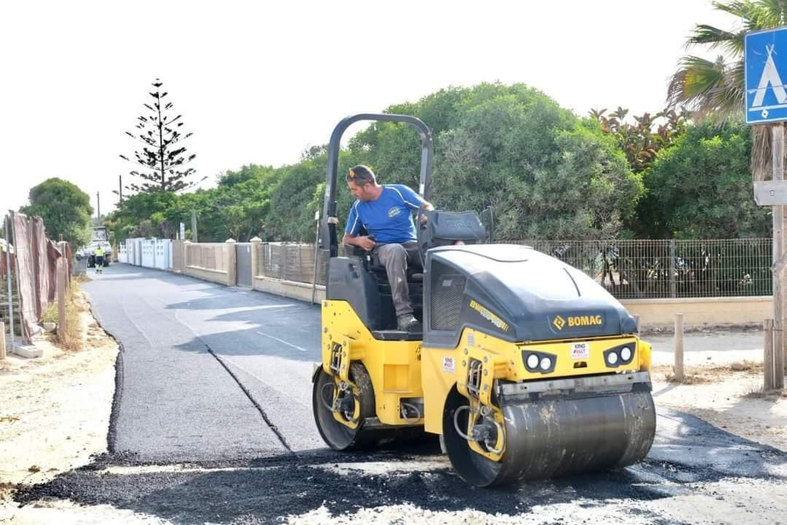 Trabajos de asfaltado realizados en uno de los carriles del Palmar el pasado mes de mayo.