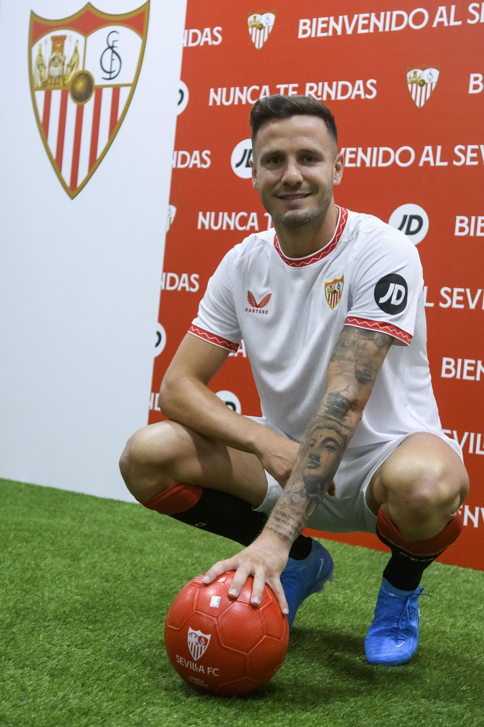 Las fotos del pobrísimo paso de Saúl Ñíguez por el Sevilla
