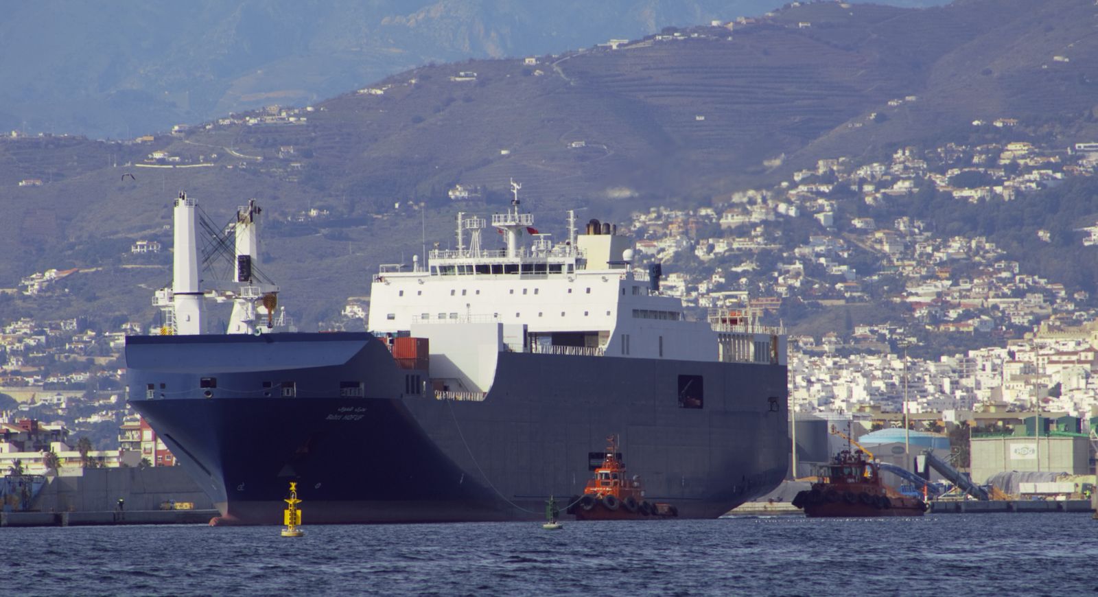 El barco saudí Bahri, que en los últimos cuatro años ha cargado en varias ocasiones en el puerto motrileño