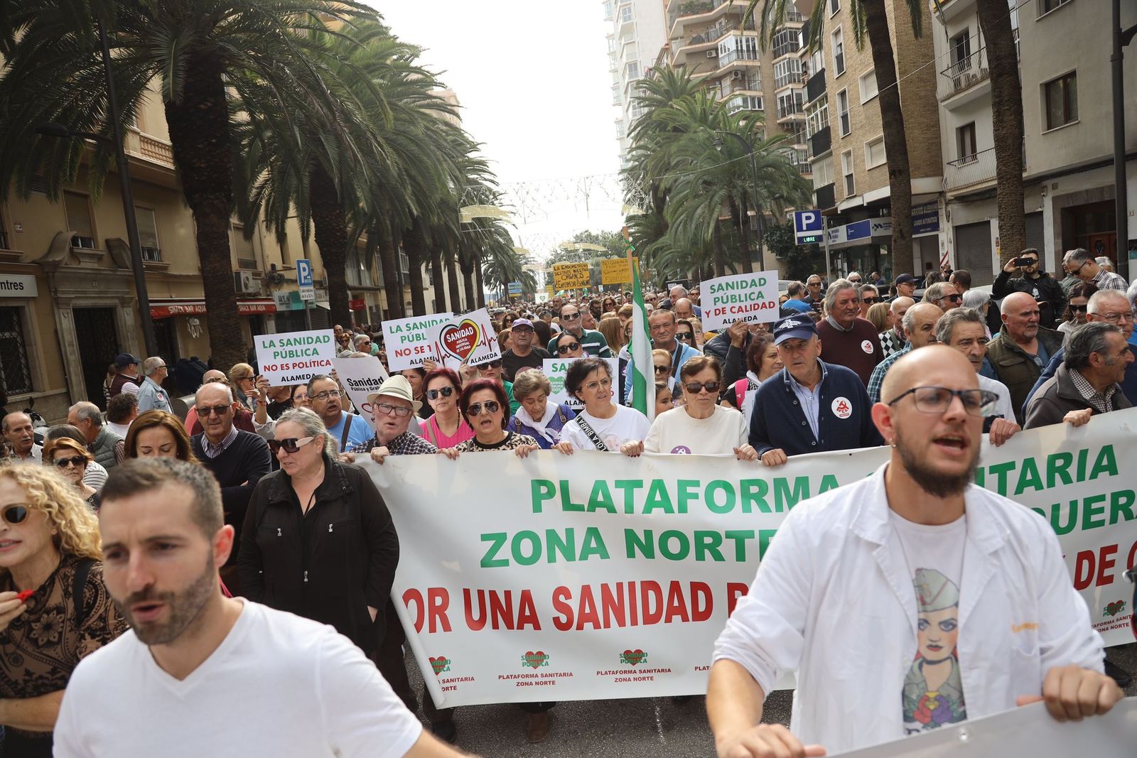 Todas las fotos de la manifestación en Málaga contra el "deterioro" de la sanidad pública
