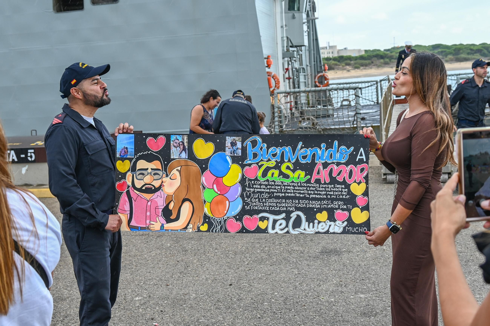 Las imágenes de la llegada de la fragata Navarra a la Base de Rota tras la operación Atalanta