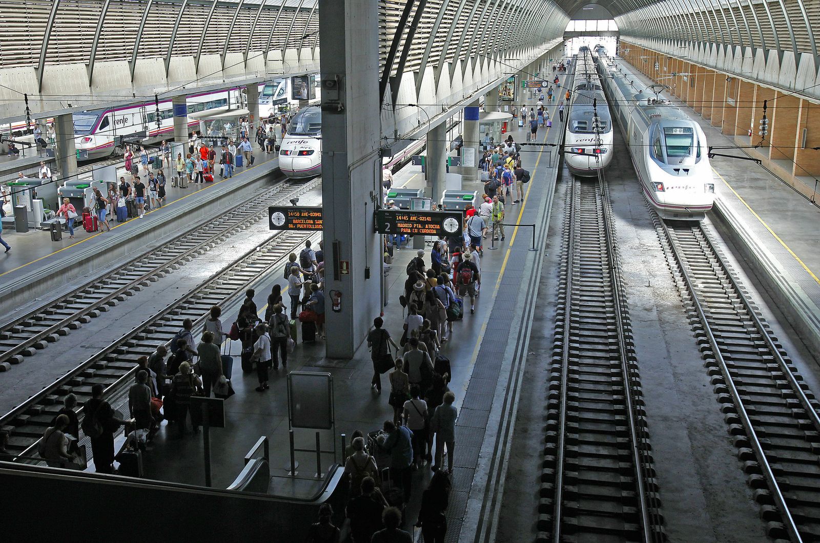 La estación de Santa Justa de Sevilla, repleta de viajeros antes de la pandemia.