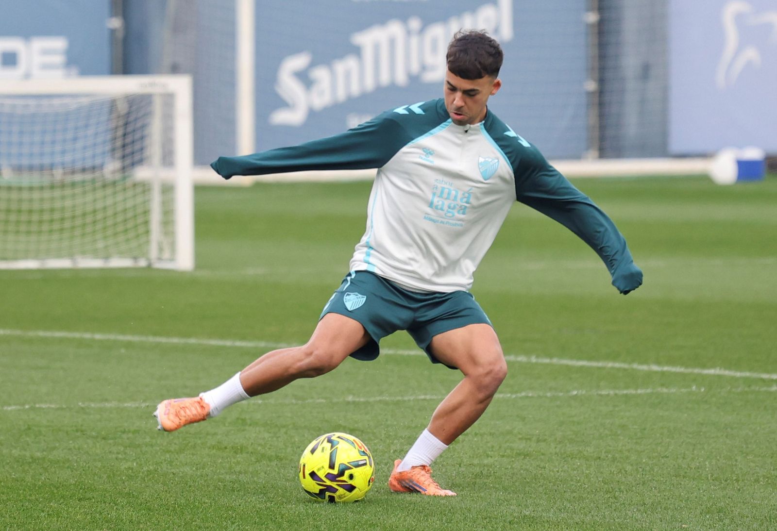 El Málaga CF vuelve al tajo sin Lobete en una semana eterna