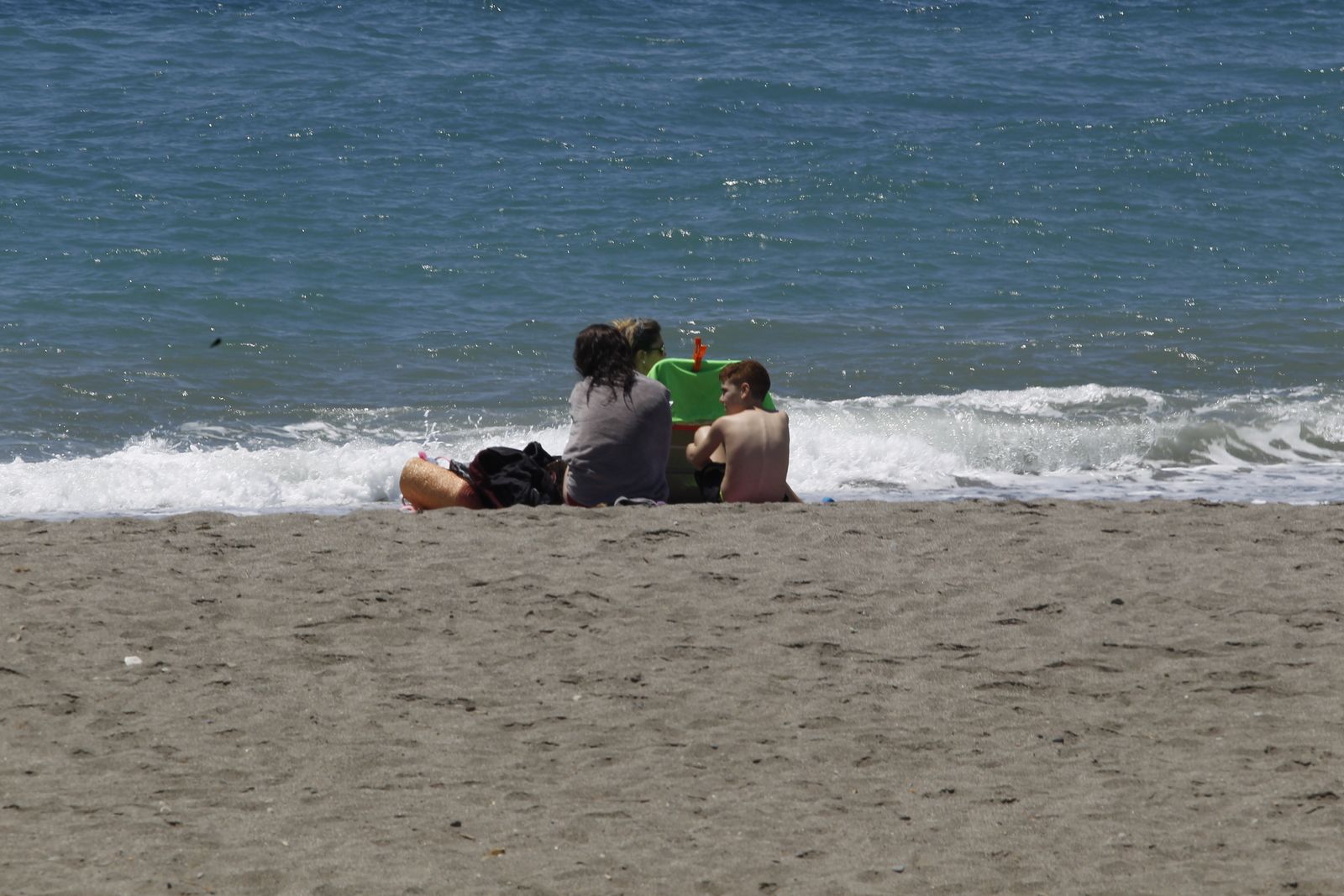 Fotogalería primer día de playa tras el confinamiento en Almería