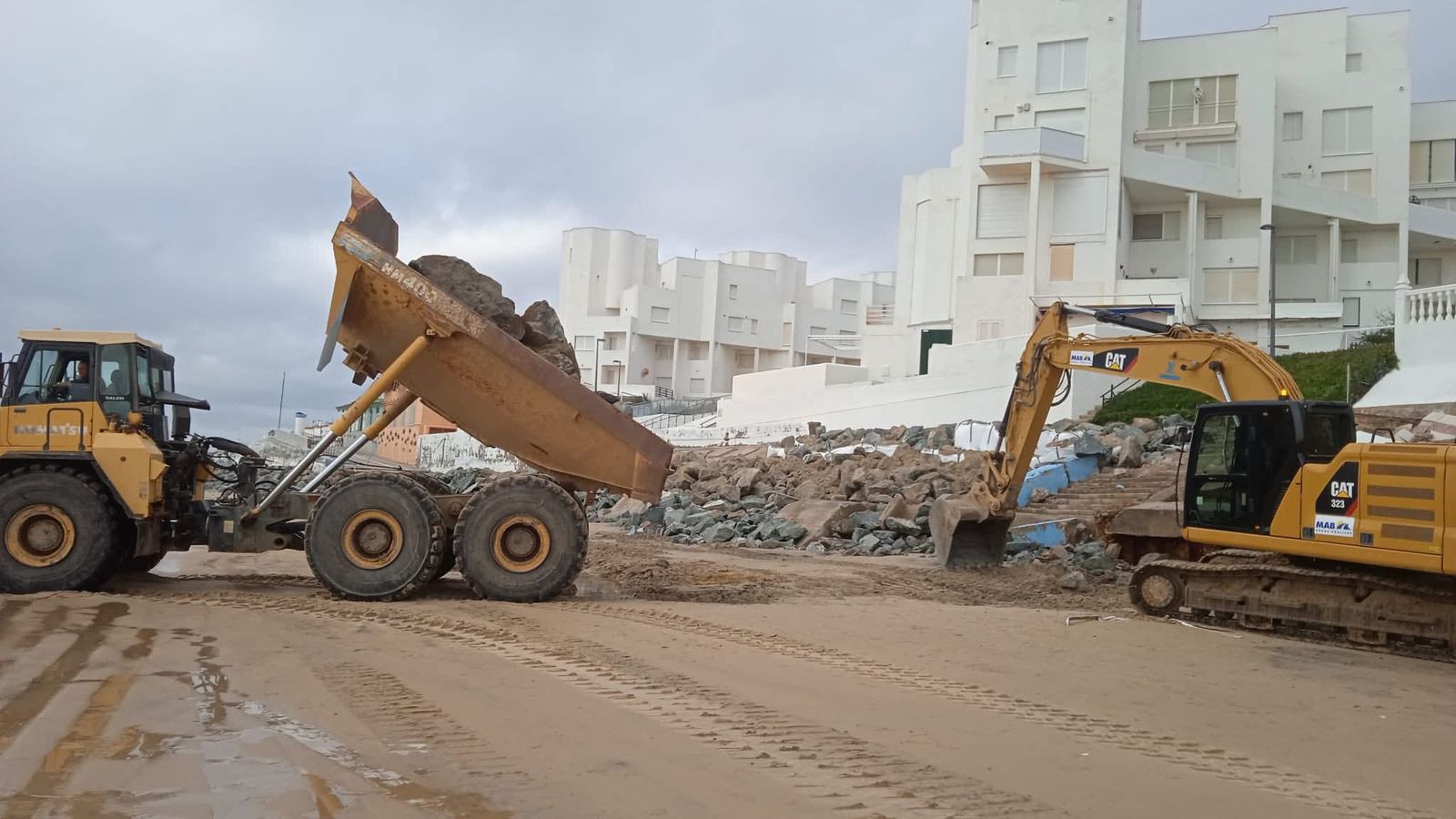 Trabajos llevados a cabo por el Ayuntamiento en Matalascañas.
