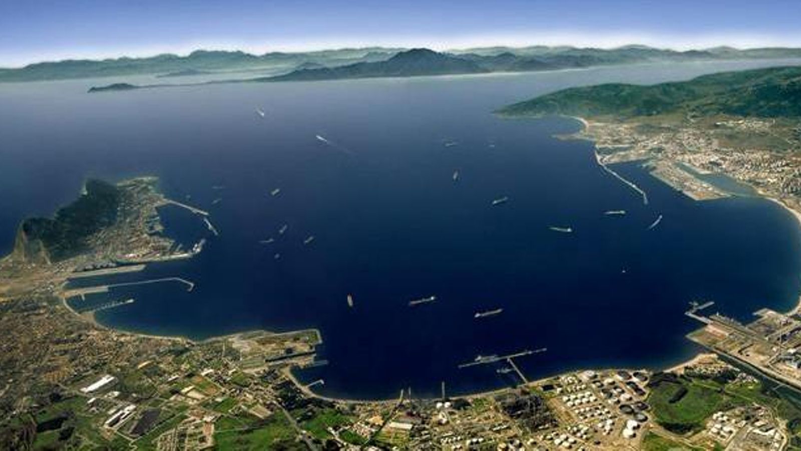 Vista aérea de la región del Estrecho la bahía de Algeciras, el peñón de Gibraltar y la costa africana.