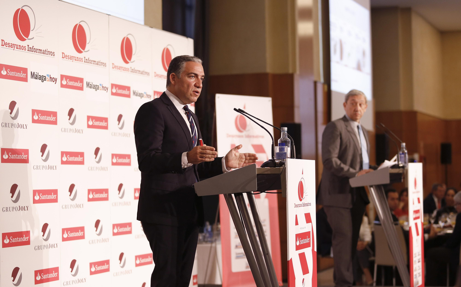 Las imágenes del foro joly con Elías Bendodo