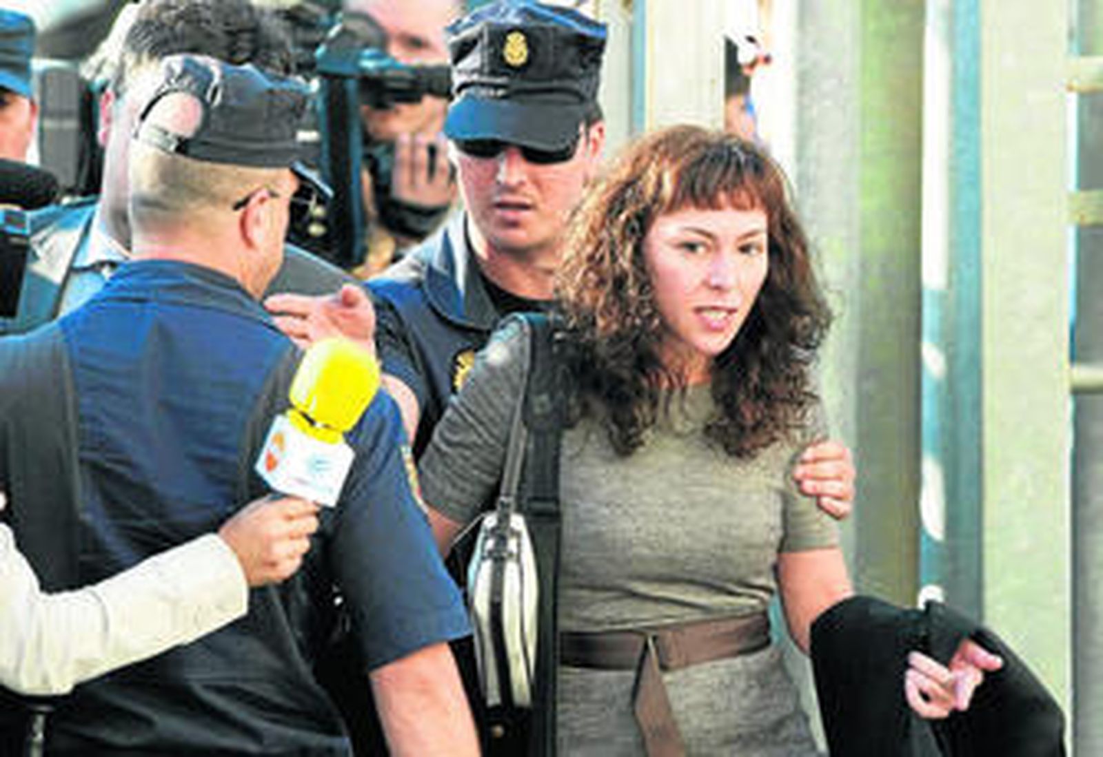 Rocío Amigo, una de las abogadas que se encarga de la defensa de Juan Antonio Roca, a su llegada ayer a los juzgados de Málaga.