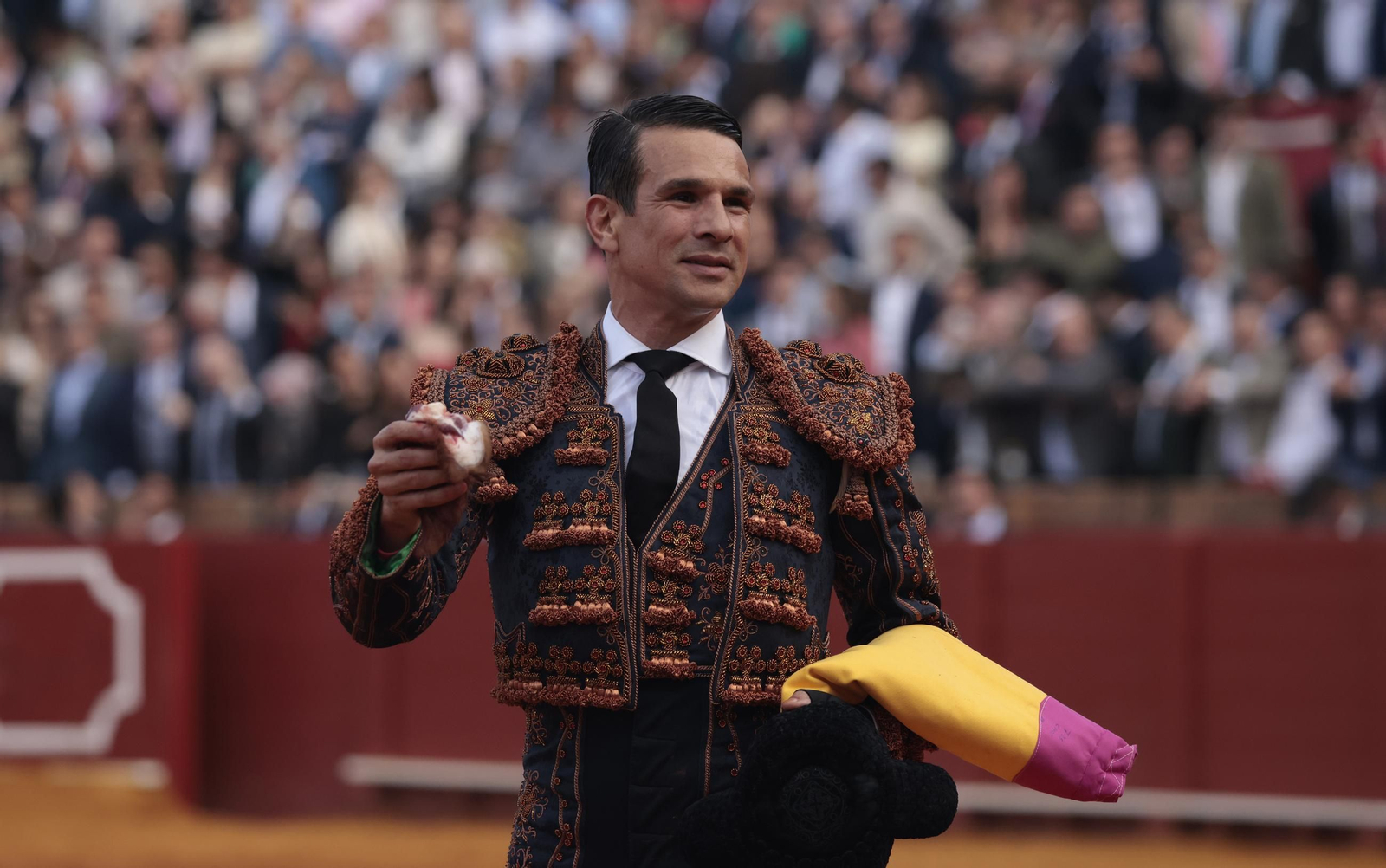 Las imágenes de los toros en Sevilla con Morante de la Puebla, José María Manzanares y Talavante
