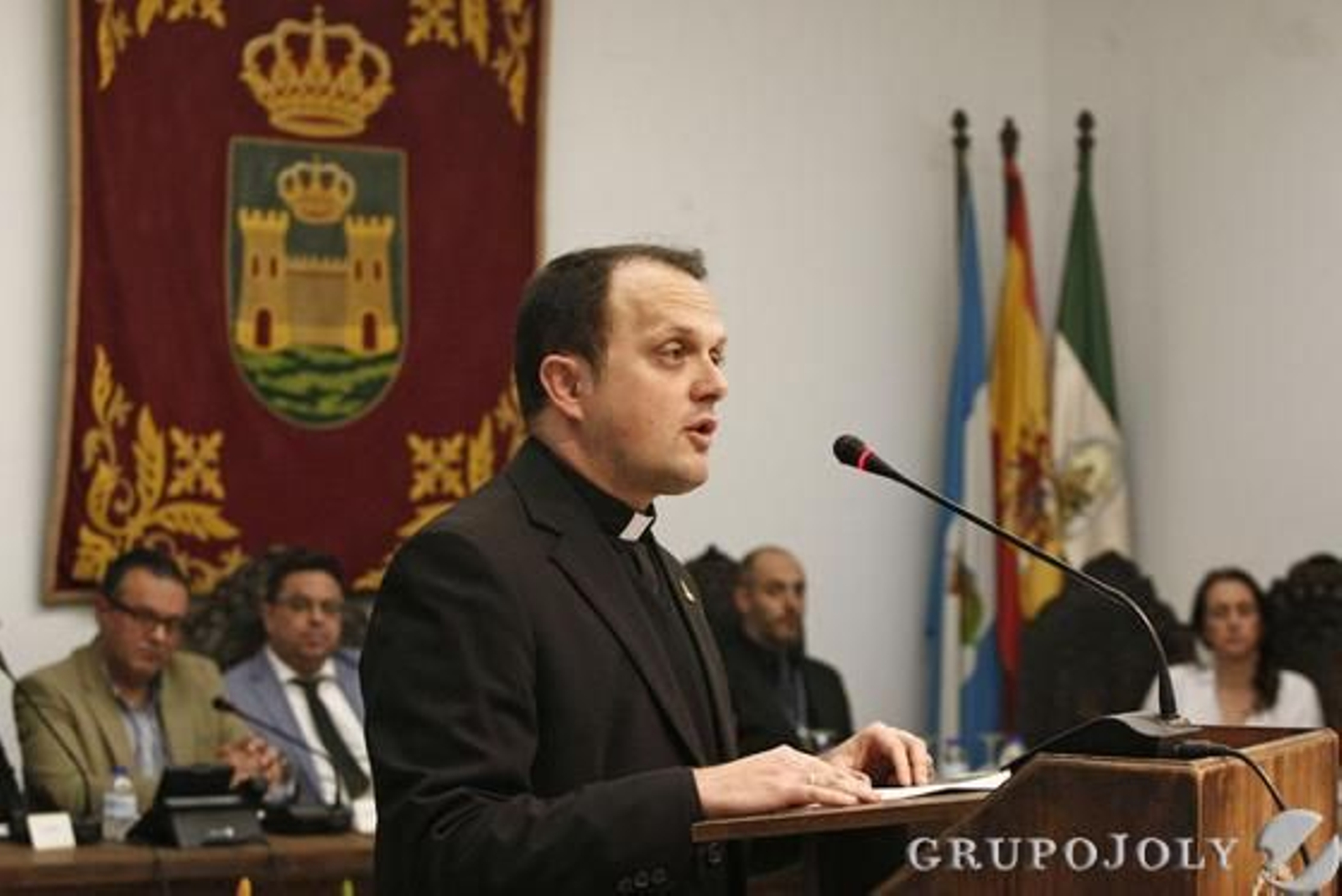 El Ayuntamiento de La Línea nombra Hijo Predilecto al arcipreste de la ciudad, que solicita unión "para sacar el pueblo adelante".

Foto: Paco Guerrero