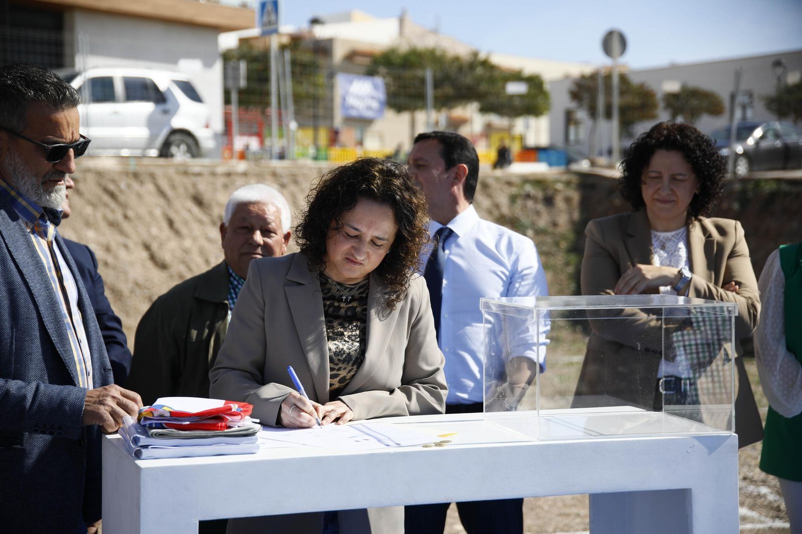 Las imágenes de la primera piedra del Centro de mayores en Balanegra