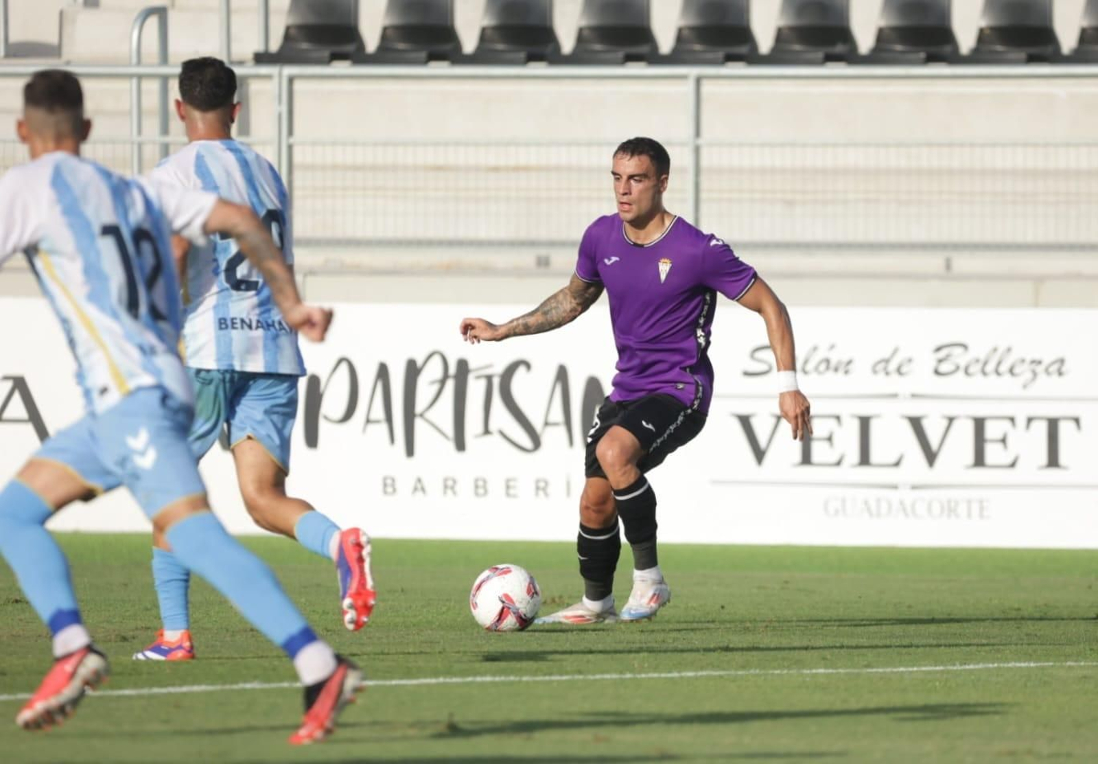Las mejores fotos del ambiente en el Municipal de La Línea para el Málaga - Córdoba CF