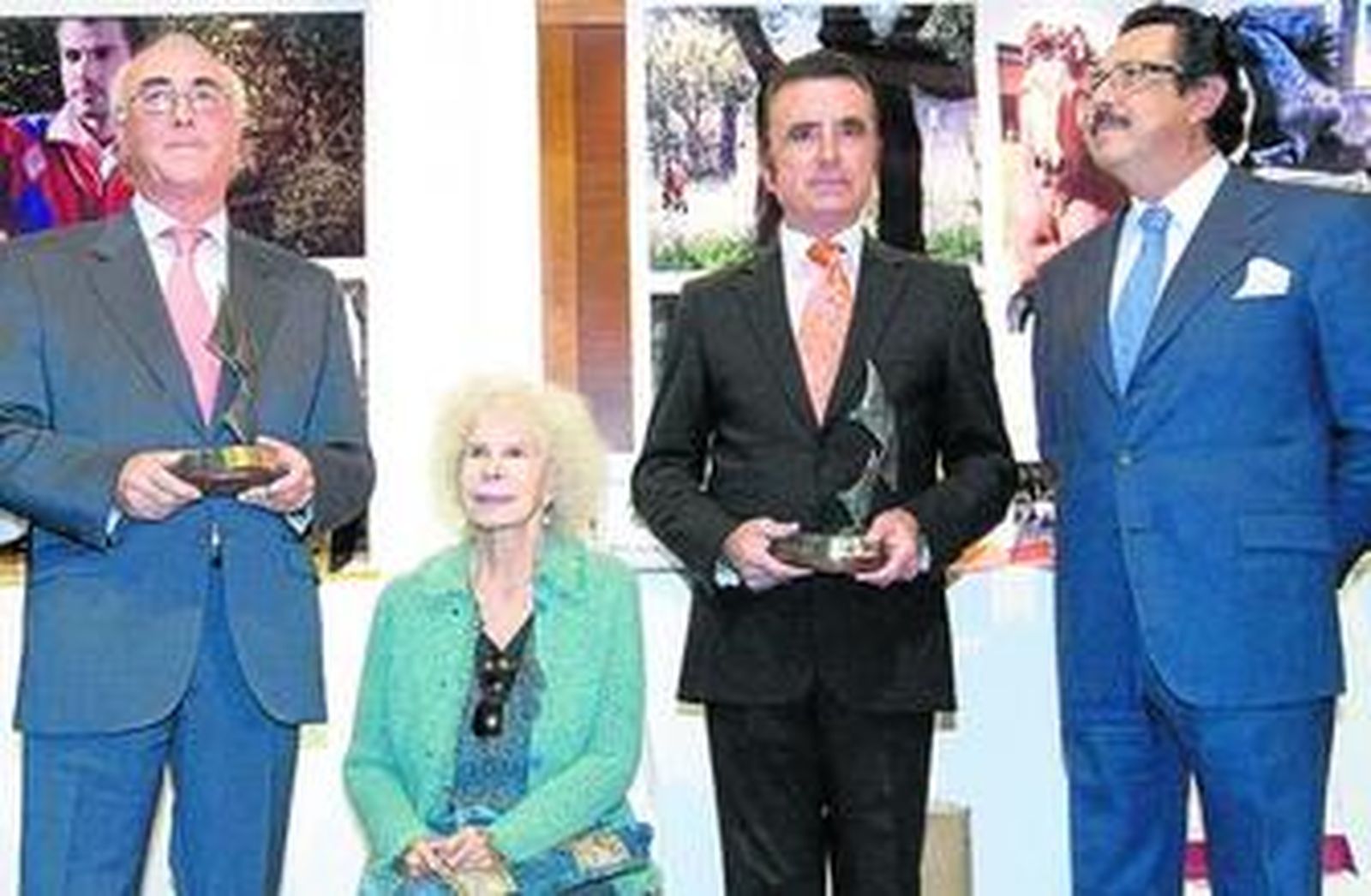 Manuel Márquez, director de la firma de moda Bruno Baresi; Cayetana FitzJames Stuart , duquesa de Alba; el diestro José Ortega Cano y Antonio  Morera, presidente de la correduría de seguros Morera & Vallejo.